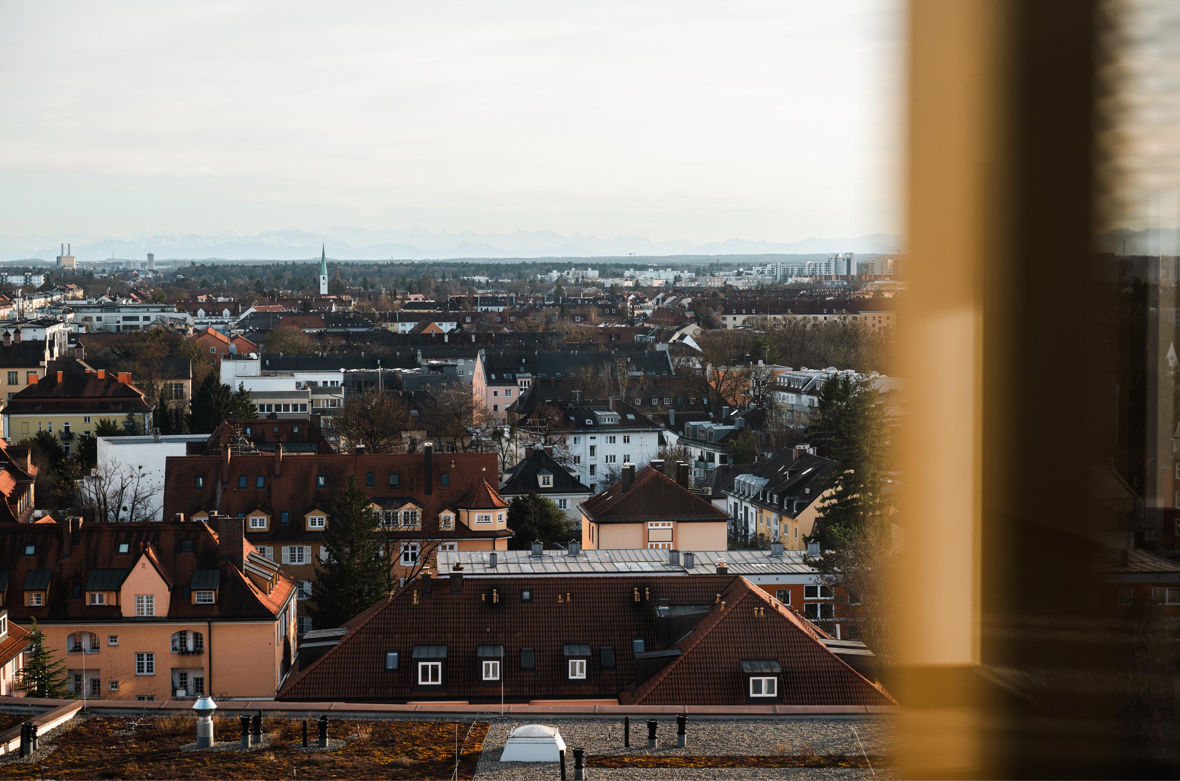 Laimer Würfel München - Ausblick auf die Stadt München mit Alpenpanorama Ausblick aus dem Laimer Würfel in München